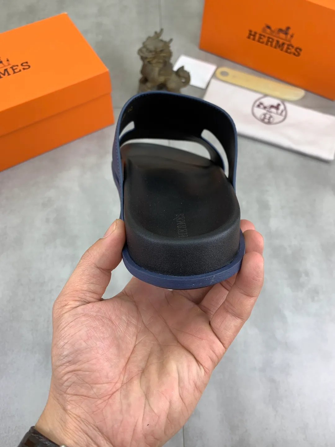 Men's shoes 💰P440 New [HERMES] high-end quality new Hermès slippers, made of imported calfskin, wear-resistant and non-slip rubber outsole. Fashionable and elegant code number: 39-44 (38 45 46 customized)